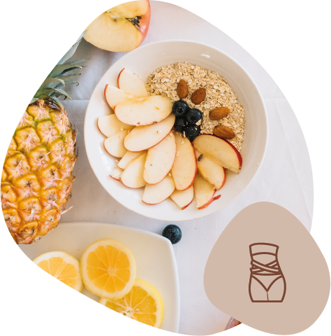 Platos con trozos de fruta con el icono de dietética.
